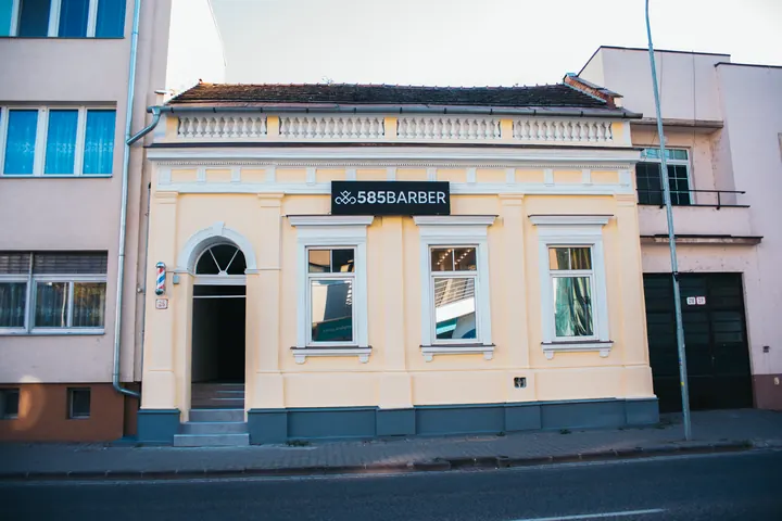 Budova holičstva 585 BARBER na Mostnej 25 v Nitre